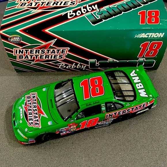 B1G1F  - NASCAR - Bobby Labonte #18 Interstate Batteries 2000 Action 1:24 - Picture 1 of 10
